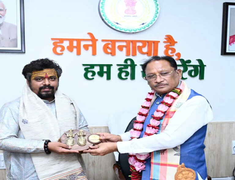 (रायपुर) मुख्यमंत्री विष्णु देव साय से परम पूज्य डॉ. प्रेमासाई जी महाराज की सौजन्य भेंट