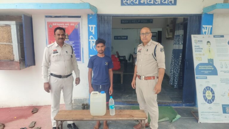 (बिलासपुर) महुआ शराब के अवैध कारोबार पर बेलगहना पुलिस का प्रहार, दो आरोपी गिरफ्तार