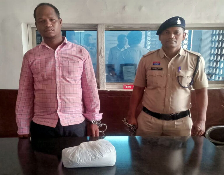 (बलौदाबाजार) दुकान की आड़ में गांजा बेच रहा था युवक, सिटी कोतवाली पुलिस ने रंगे हाथों दबोचा
