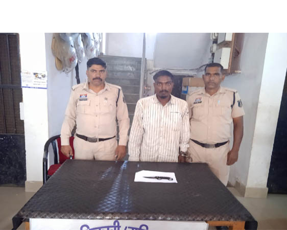 (बिलासपुर) चाकू लहराकर लोगों को धमकाने वाला युवक गिरफ्तार, मस्तुरी पुलिस की त्वरित कार्रवाई