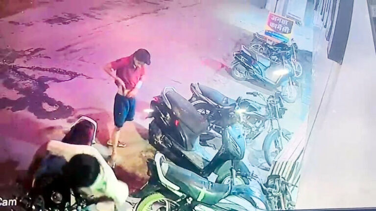 (बिलासपुर) 200 रुपये के बिल को लेकर अस्पताल में बवाल: युवकों ने चाकू लहराकर दी धमकी