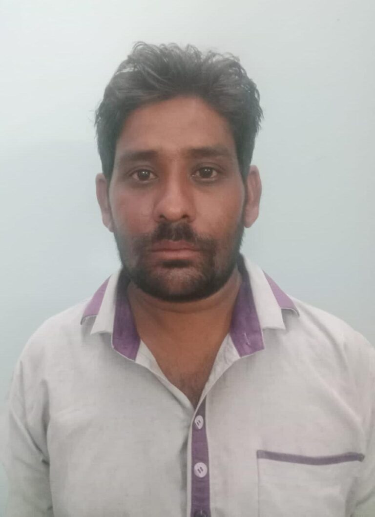 (धमतरी)एसपी के निर्देश पर अवैध शराब कारोबारियों पर कार्रवाई, दो थाना क्षेत्रों में 54 पौवा शराब जब्त