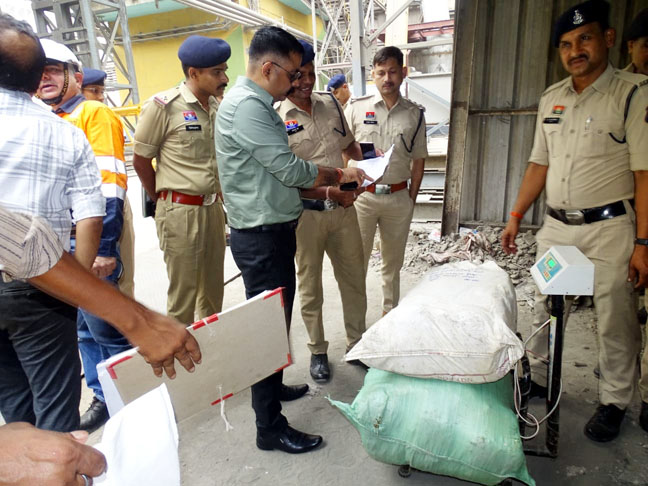 (बलौदाबाजार) बलौदाबाजार-भाटापारा पुलिस की बड़ी कार्रवाई: 105 किलो से अधिक गांजा सहित भारी मात्रा में मादक पदार्थों का किया गया नष्टीकरण