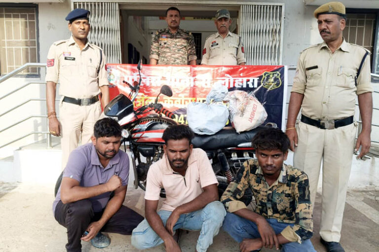 (कवर्धा) कबीरधाम पुलिस की बड़ी कार्रवाई: 90 पौवा अवैध शराब के साथ तीन आरोपी गिरफ्तार
