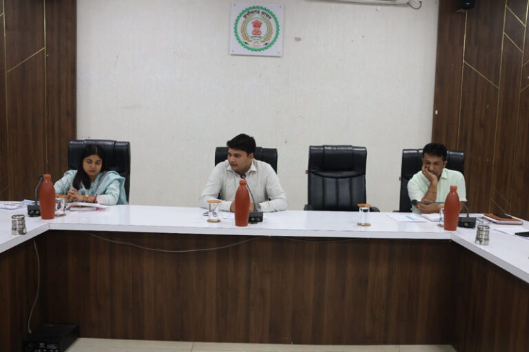 (बीजापुर) मुख्यमंत्री हेल्पलाइन के आवेदनों का त्वरित निराकरण करें