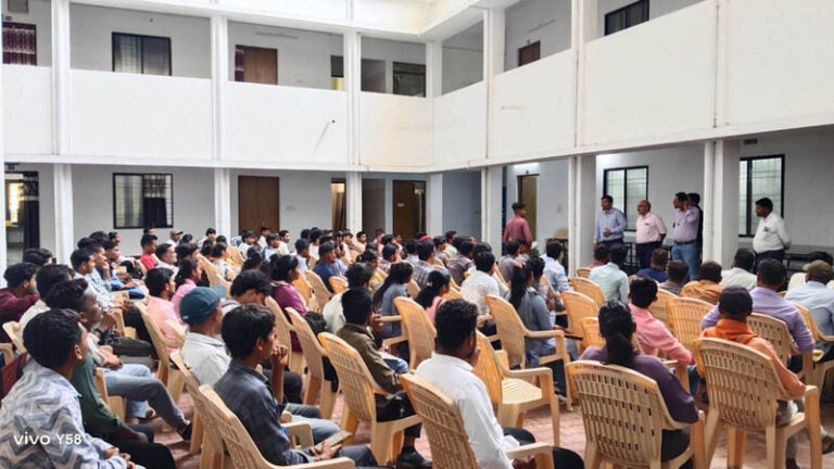 (धमतरी) जिला स्तरीय रोजगार मेला में 90 युवाओं को मिली विभिन्न कंपनियों में नौकरी