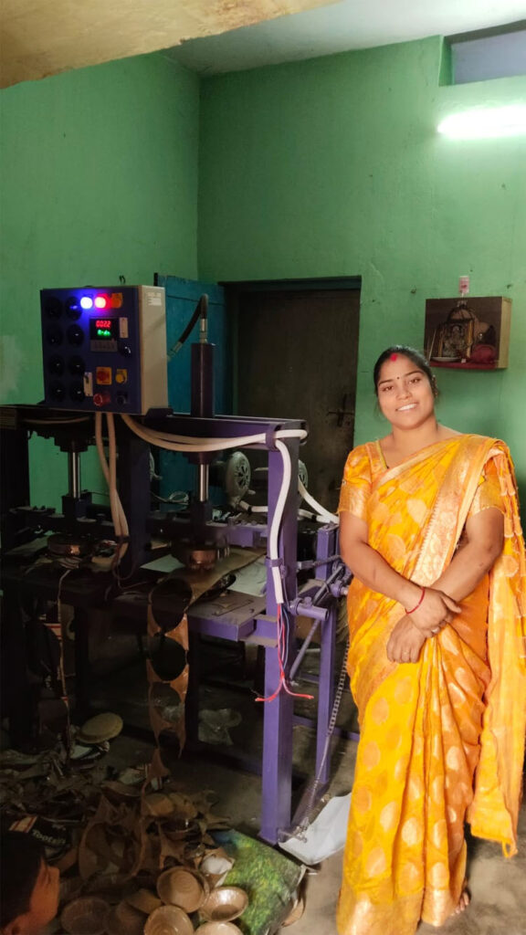 (रायपुर) हौसलों की उड़ान: संघर्षों को मात देकर ‘लखपति दीदी’ बनीं कांति साहू