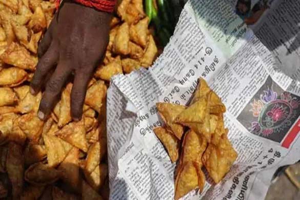 अब अखबार में परोसा खाना तो होगी कार्रवाई, FSSAI ने देश भर के फूड वेंडर्स के लिए जारी की सख्त चेतावनी