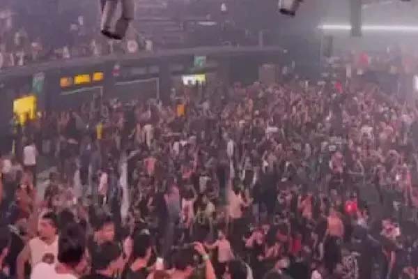 मुंबई के म्यूजिक कॉन्सर्ट में अचानक तड़पने लगा 28 साल का युवक, अस्पताल पहुंचने से पहले हुई मौत