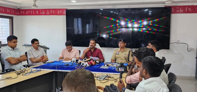 (रायपुर)होम्स चोरी कांड का खुलासा: 6.28 लाख रुपये का माल बरामद, तीन आरोपी गिरफ्तार
