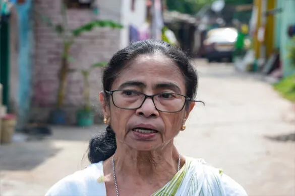 ममता बनर्जी के दावों पर कानूनी शिकंजा, गृह मंत्री और गृह मंत्रालय का नाम घसीटने पर दर्ज हुई FIR