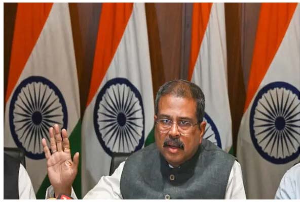 NEET री-एग्जाम से पहले NTA दफ्तर पहुंचे शिक्षा मंत्री धर्मेंद्र प्रधान, रिजल्ट को लेकर कर दिया बड़ा ऐलान