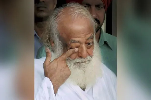 आसाराम को हाईकोर्ट से बड़ी राहत, जेल में बिगड़ी तबीयत तो आयुर्वेद अस्पताल में मिलेगा इलाज