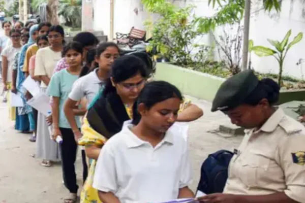NEET 2026 से पहले केंद्र सरकार का बड़ा एक्शन, देश में इस मशहूर मैसेजिंग ऐप पर लगा बैन