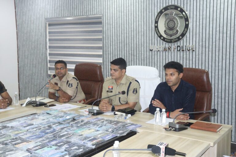 खोया नहीं था, पुलिस के भरोसे था! बस्तर पुलिस ने 100+ मोबाइल खोजकर लौटाईं 16 लाख की खुशियां