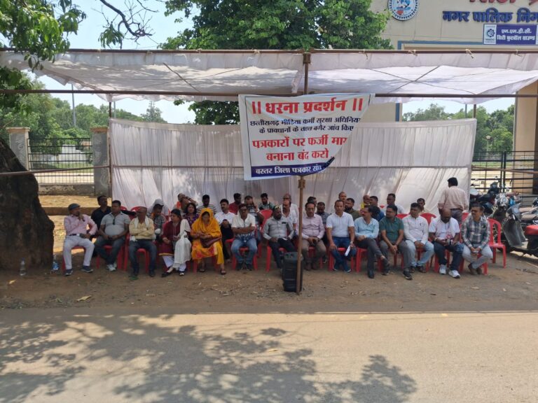 सरकार से नहीं, पत्रकारों के हितों की रक्षा के लिए हमारी लड़ाई — मनीष गुप्ता
