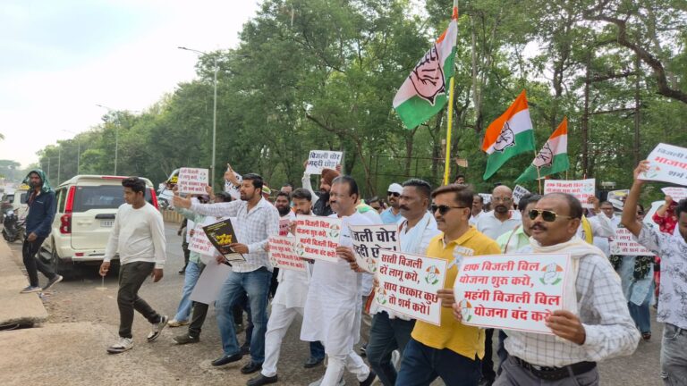बिजली दरों में बढ़ोत्तरी कर जनता की जेब और किसानों की मेहनत पर प्रदेश सरकार डाल रही डाका- सुशील मौर्य