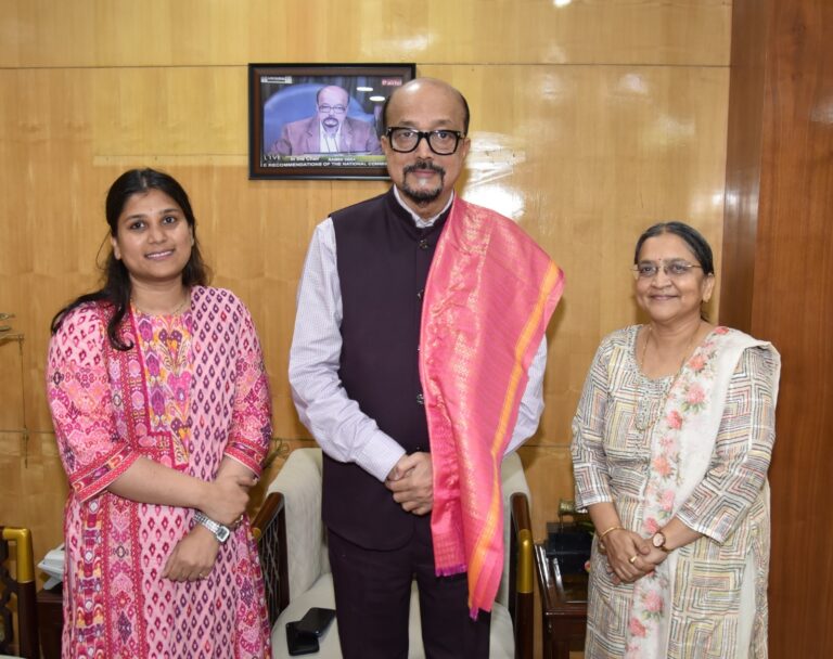 राज्यपाल रमेन डेका से सुप्रीम कोर्ट की स्टैंडिंग काउंसिल सुगंधा जैन की सौजन्य भेंट, उपलब्धियों को मिला सम्मान