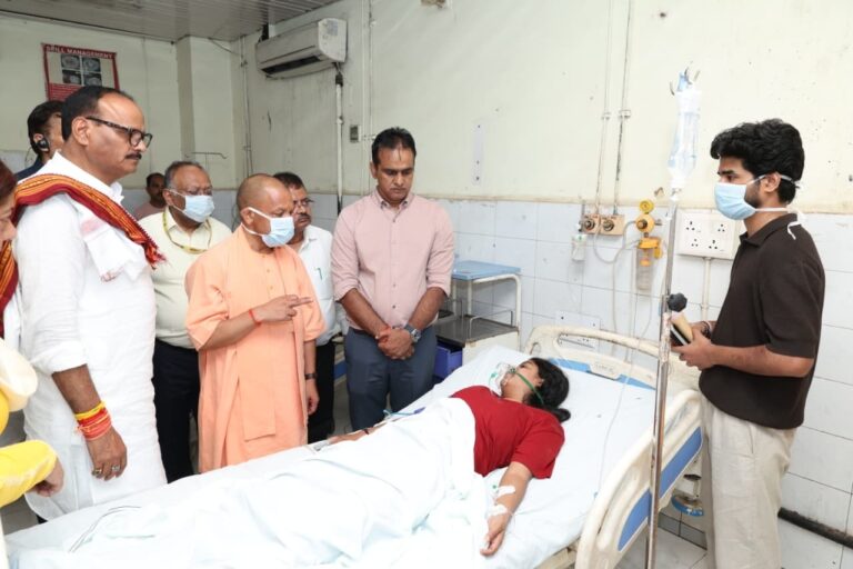 लखनऊ अग्निकांड: मुख्यमंत्री योगी ने घटनास्थल व केजीएमयू का किया दौरा, दोषियों पर सख्त कार्रवाई का भरोसा; प्रधानमंत्री ने मुआवजे का किया ऐलान