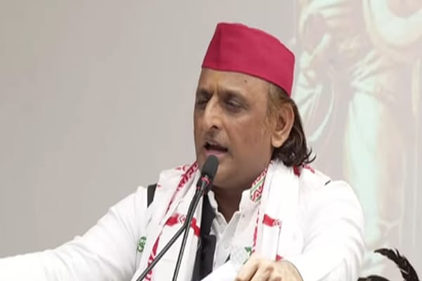 लखनऊ अग्निकांड: अखिलेश यादव बोले, समय पर कार्रवाई होती तो बच सकती थी बच्चों की जान