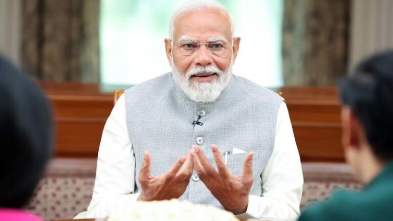 आपातकाल को याद कर पीएम मोदी का संदेश, उपराष्ट्रपति बोले-लोकतंत्र की हुई थी परीक्षा
