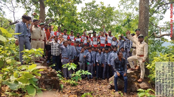 (जशपुरनगर) बीज गोला बनाबो-जशपुर के जंगल ला बढ़ाबो अभियान सफल, 2 लाख से अधिक सीडबॉल का रोपण