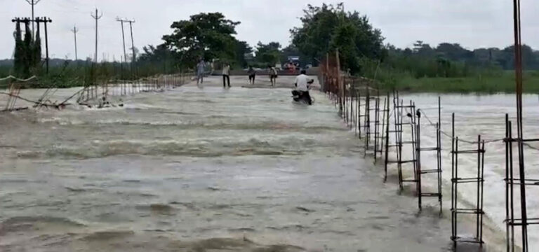अरुणाचल में भारी बारिश से भूस्खलन और अचानक आई बाढ़, 3 लोग लापता