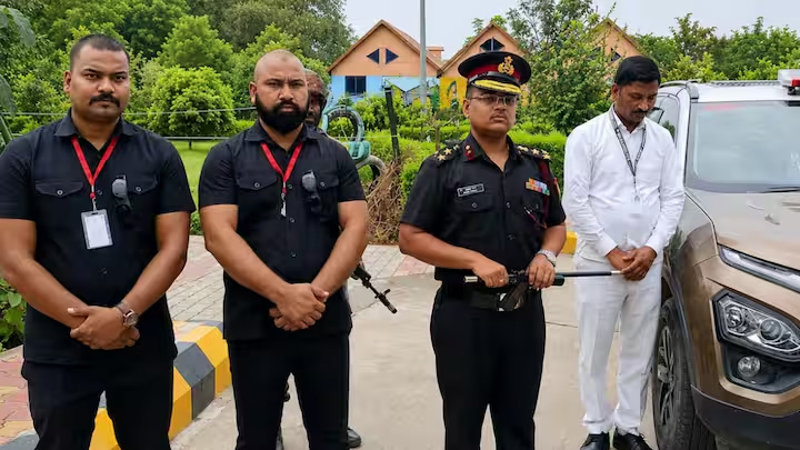 2 बाउंसर, सायरन वाली कार और पिस्टल; सेना ने दबोचा 21 साल का फर्जी ब्रिगेडियर?