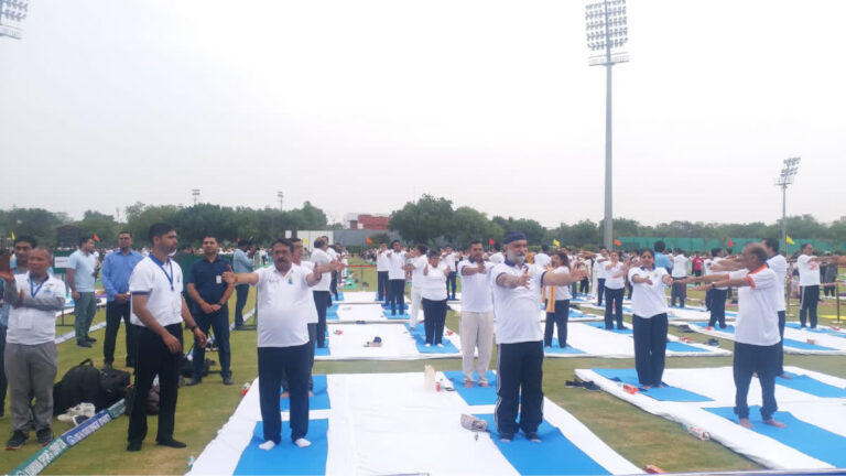 फिजिकल और मेंटल हेल्थ के लिए योग बहुत आवश्यक, योग दिवस कार्यक्रम में बोले एलजी