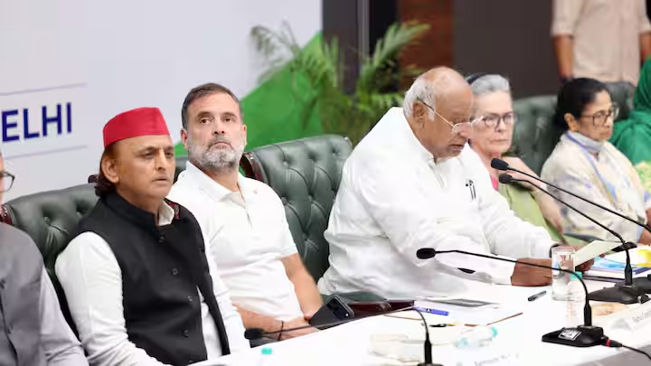 इंडिया गठबंधन की बैठक में ममता बनर्जी को मिला समर्थन