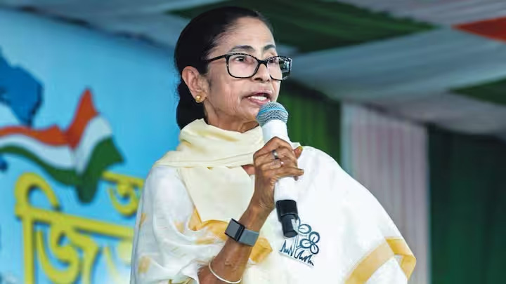 बंगाल चुनाव से पहले ममता बनर्जी के कथित सांप्रदायिक भाषण पर विवाद, कोलकाता में एफआईआर दर्ज