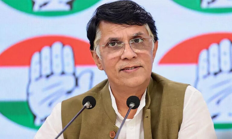 ट्रंप के सामने झुकी थीं पीएम मोदी की आंखें… नाविकों की मौत पर पवन खेड़ा का बड़ा हमला