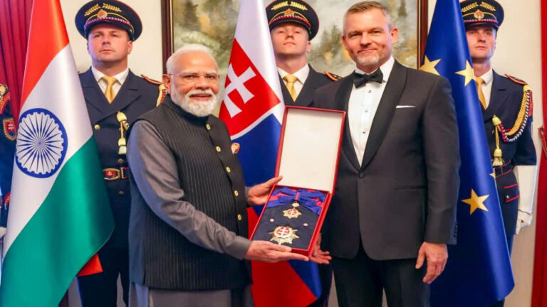 पीएम मोदी को स्लोवाकिया ने दिया अपना सर्वोच्च सम्मान, ऑर्डर ऑफ द व्हाइट डबल क्रॉस से किया सम्मानित