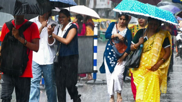 देश के कई राज्यों में भारी बारिश, आंधी-तूफान की संभावना, नॉर्थईस्ट और पूर्वी भारत के लिए अलर्ट