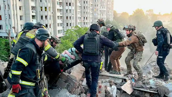 रूस का यूक्रेन पर बड़ा हमला; 656 ड्रोन और 73 मिसाइलें दागीं, 18 की मौत