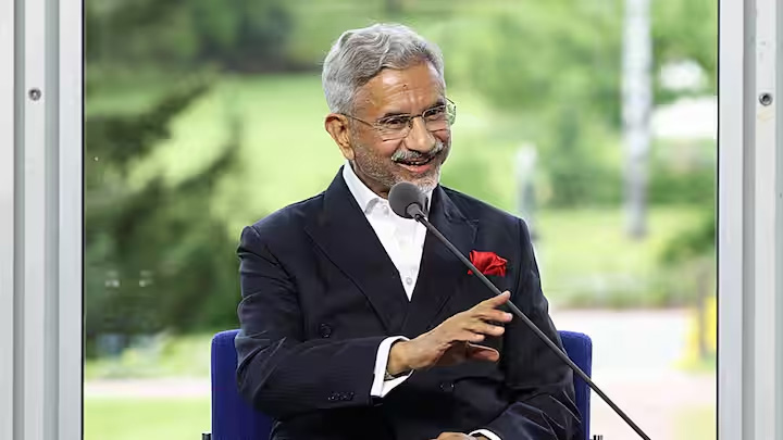 एस जयशंकर बोले-अमेरिका ने 2022 में रूसी तेल खरीदने को कहा फिर टैरिफ लगाया