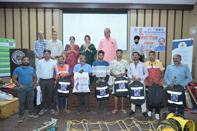 (रायपुर) नमस्ते दिवस पर कोलकाता में आयोजित विशेष कार्यक्रम का रायपुर नगर निगम में लाइव प्रसारण किया गया