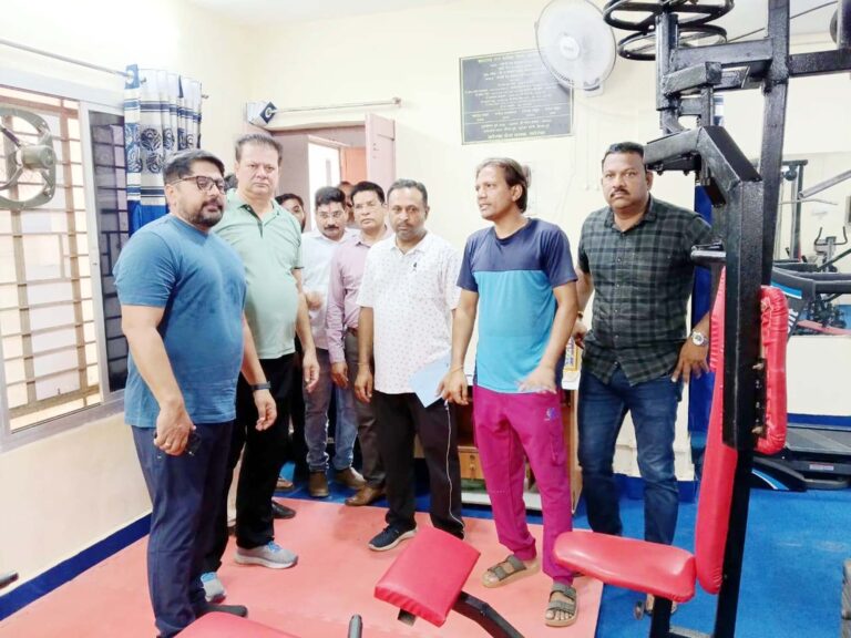 (कोरबा) आयुक्त पहुंचे प्रेस क्लब, परिसर के विकास हेतु तत्काल सर्वे कर प्रस्ताव प्रस्तुत करने अधिकारियों को दिये निर्देश