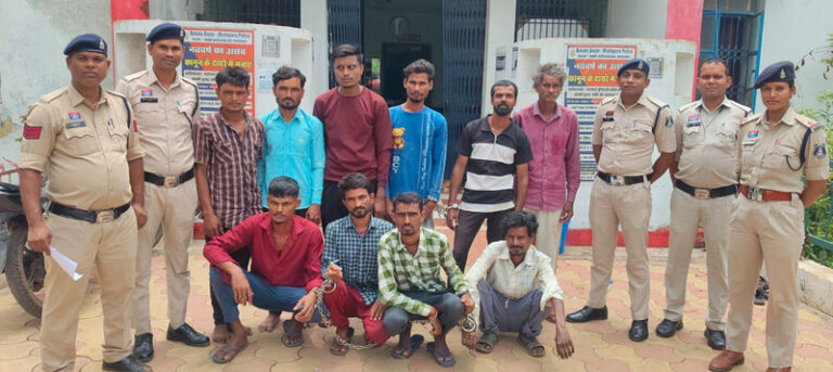 (बलौदाबाजार-भाटापारा) एक दिन में 10 वारंटियों पर पलारी पुलिस की बड़ी कार्रवाई, फरार आरोपियों में मचा हड़कंप