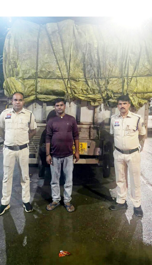 (रायगढ़) ऑपरेशन प्रहार: रायगढ़ पुलिस की अवैध कबाड़ कारोबार पर बड़ी कार्रवाई, 79 टन स्क्रैप और 3 वाहन जब्त