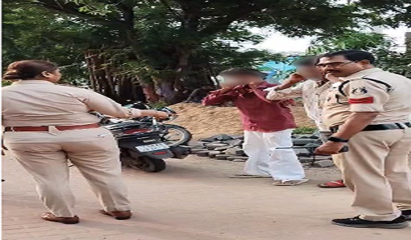(रायपुर) महिलाओं, बच्चों और वरिष्ठ नागरिकों की सुरक्षा के लिए सक्रिय रायपुर पुलिस की पिंक पेट्रोल यूनिट, संदिग्ध गतिविधियों पर रख रही कड़ी नजर