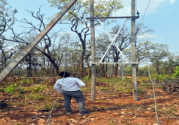 (रायपुर) दशकों का अंधेरा छँटा : नियद नेल्लानार योजना से जगमगाए नारायणपुर के वनांचल गांव