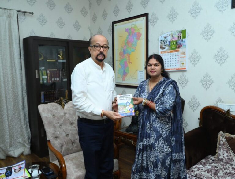 (कोरबा) व्याख्याता विमला भास्कर की राष्ट्रपति के दत्तक पुत्रों पहाड़ी कोरवा जनजाति के छात्रों पर लिखित पुस्तक का महामहिम राज्यपाल ने किया विमोचन