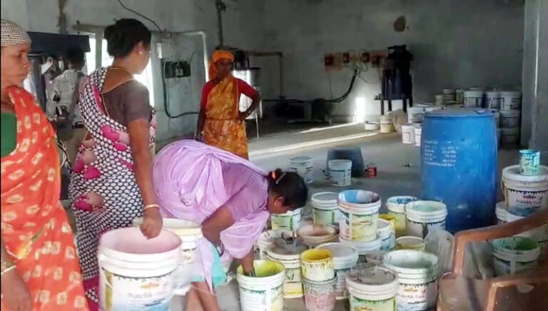 (मोहला-मानपुर) गोबर पेंट बना मुसीबत: बिक्री नहीं होने से महिला स्व-सहायता समूह पर 12 लाख का कर्ज