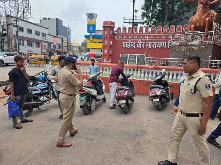 (रायपुर) रायपुर में पुलिस का शहरव्यापी वाहन चेकिंग अभियान, 850 से अधिक वाहनों की जांच; 87 चालकों पर कार्रवाइ
