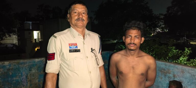 (कोरबा) देर रात गुंडों और निगरानी बदमाशों के घर पहुंची पुलिस, दी कड़ी चेतावनी
