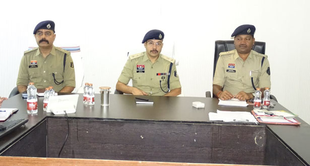 (बलौदाबाजार) नवपदस्थ एसपी गौरव राय की पहली समीक्षा बैठक, कानून व्यवस्था को बताया सर्वोच्च प्राथमिकता