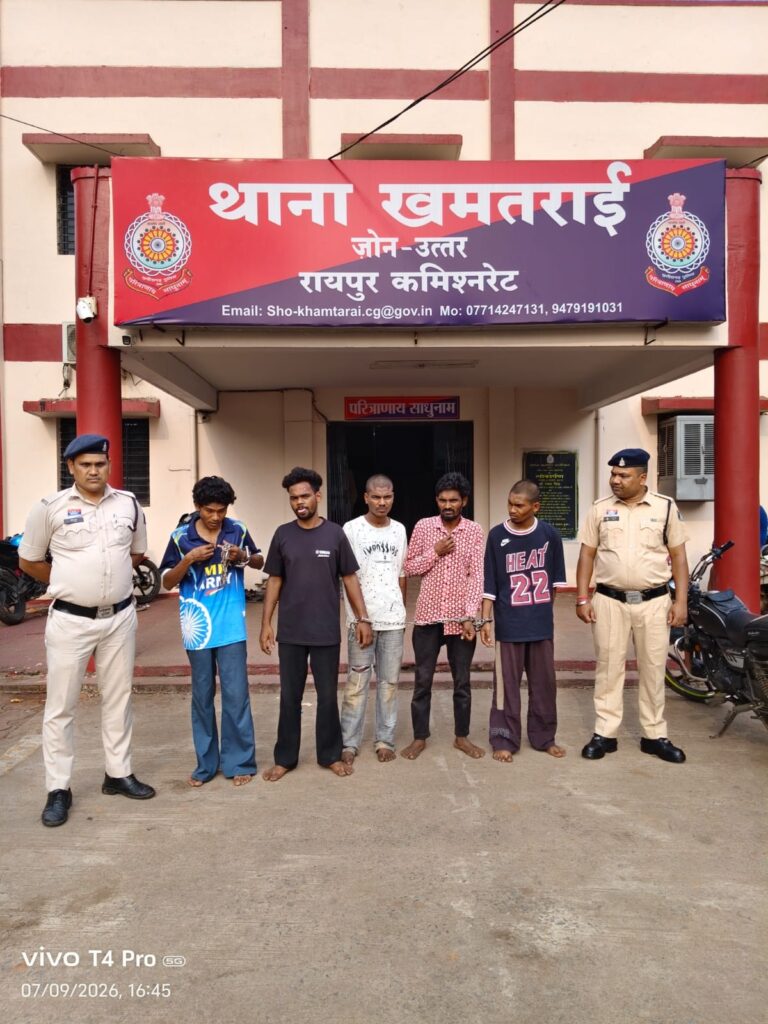(रायपुर)खमतराई पुलिस ने फरसा दिखाकर लूट करने वाले गिरोह का किया पर्दाफाश, विधि से संघर्षरत बालक समेत 6 गिरफ्तार