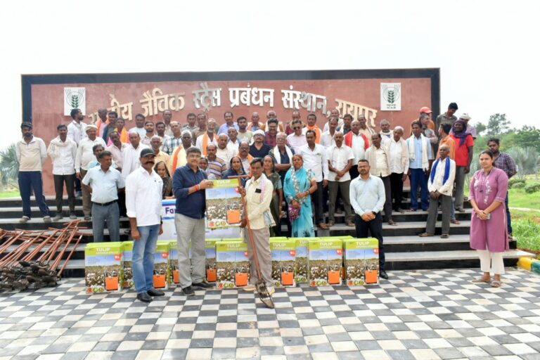 (रायपुर) वैज्ञानिक खेती को बढ़ावा देने आईसीएआर–एनआईबीएसएम की पहल, 65 किसानों को कृषि यंत्र वितरित