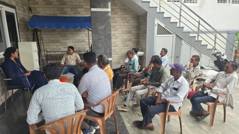 (धमतरी) साहू समाज के पदाधिकारियों ने पूर्व विधायक रंजना साहू से की सौजन्य भेंट